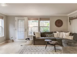 Photo #6: 21134545 Listing