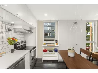 Photo #3: 21134603 Listing