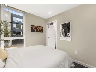 Photo #6: 21134603 Listing