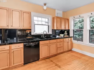 Click for more information on MLS # 21134701 : 826 NE HANCOCK ST More Details about MLS # 21134701 : 826 NE HANCOCK ST