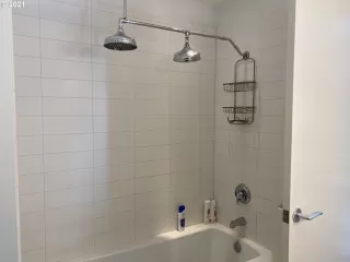 Photo #6: 21134753 Listing