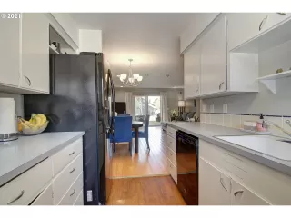 Photo #4: 21136230 Listing