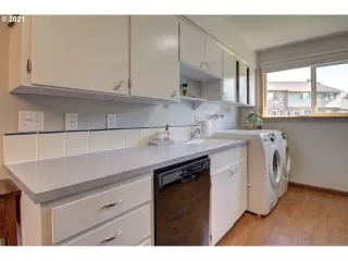 Photo #5: 21136230 Listing