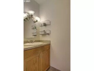 Photo #6: 21136230 Listing