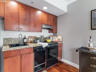 Photo #4: 21136482 Listing