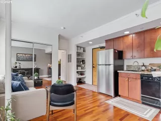 Photo #6: 21136482 Listing