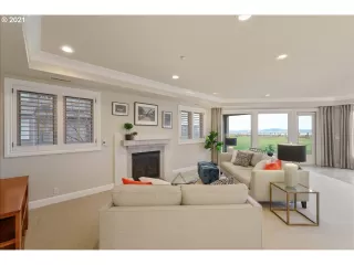 Photo #5: 21136860 Listing