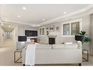 Photo #6: 21136860 Listing