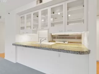 Photo #6: 21137234 Listing