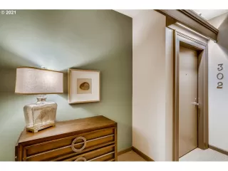 Photo #4: 21137552 Listing