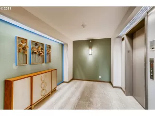 Photo #6: 21137552 Listing