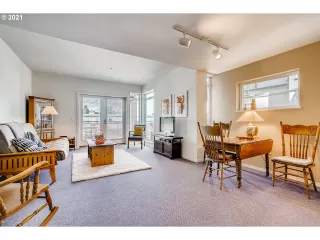 Photo #5: 21137580 Listing