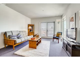 Photo #6: 21137580 Listing