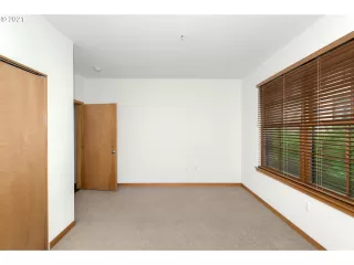 Photo #5: 21137661 Listing