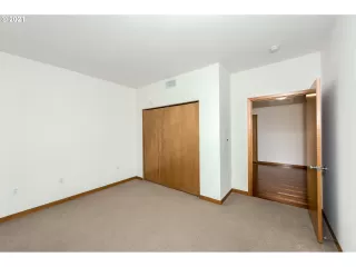 Photo #6: 21137661 Listing