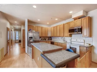 Photo #2: 21137716 Listing