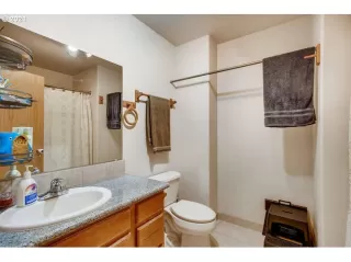 Photo #6: 21137716 Listing