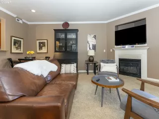 Photo #4: 21137735 Listing