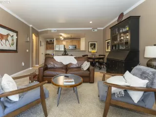 Photo #6: 21137735 Listing