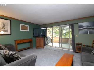 Photo #4: 21137915 Listing