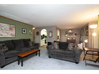 Photo #5: 21137915 Listing