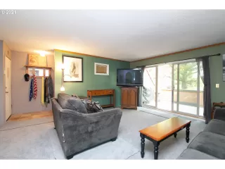 Photo #6: 21137915 Listing