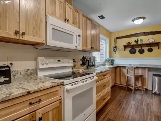 Photo #4: 21137944 Listing 