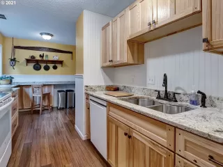 Photo #5: 21137944 Listing 