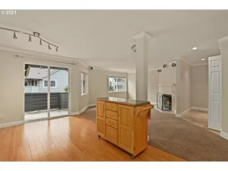 Photo #3: 21138049 Listing