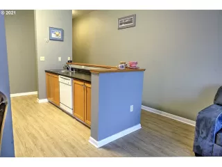 Photo #5: 21138246 Listing