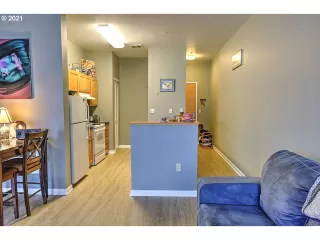 Photo #6: 21138246 Listing