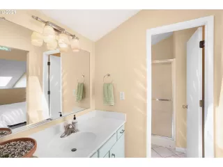 Photo #4: 21138313 Listing