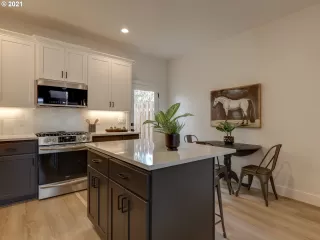 Photo #3: 21139089 Listing