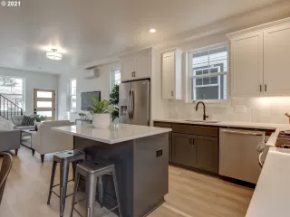 Photo #4: 21139089 Listing