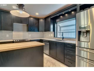 Photo #4: 21139702 Listing