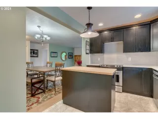 Photo #5: 21139702 Listing