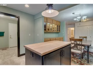 Photo #6: 21139702 Listing