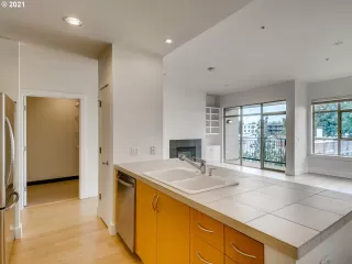 Photo #2: 21139817 Listing