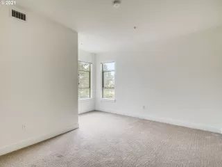 Photo #4: 21139817 Listing