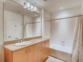 Photo #6: 21139817 Listing