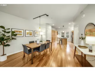 Photo #3: 21139882 Listing