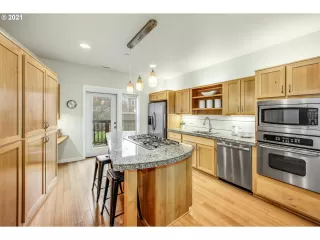 Photo #4: 21139882 Listing