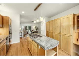 Photo #5: 21139882 Listing