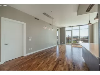 Photo #5: 21140165 Listing