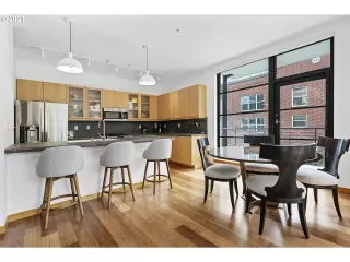 Photo #1: 21142432 Listing 