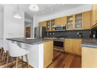 Photo #5: 21142432 Listing 