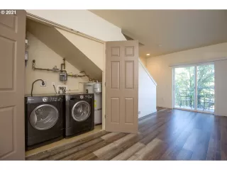 Photo #5: 21142990 Listing 