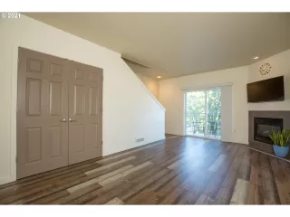 Photo #6: 21142990 Listing 