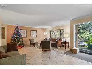 Photo #5: 21143124 Listing