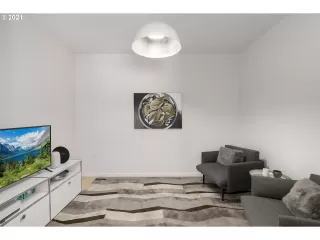 Photo #6: 21143650 Listing 